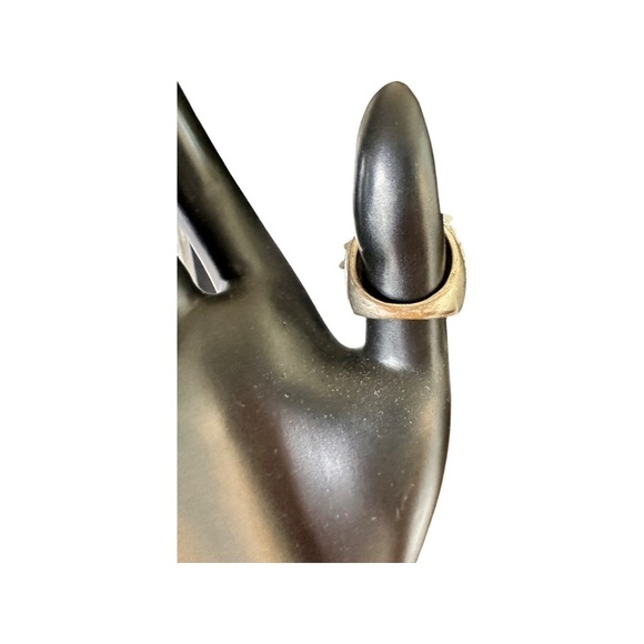 Flower & Stud Women’s Ring (Used - Fair Condition) ✨💎💍 - Picture 6 of 10